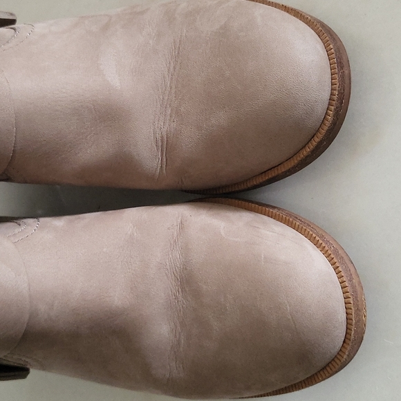 UGG Elora block heel booties in suede - Picture 5 of 7